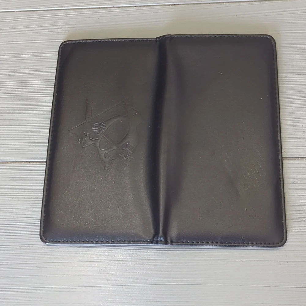 NWOT Pittsburgh Penguins NHL Logo Black Bifold Cards /Checkbook Holder